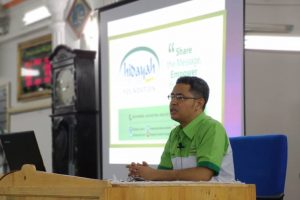 Wan Muhammad sedang menyampaikan kuliah