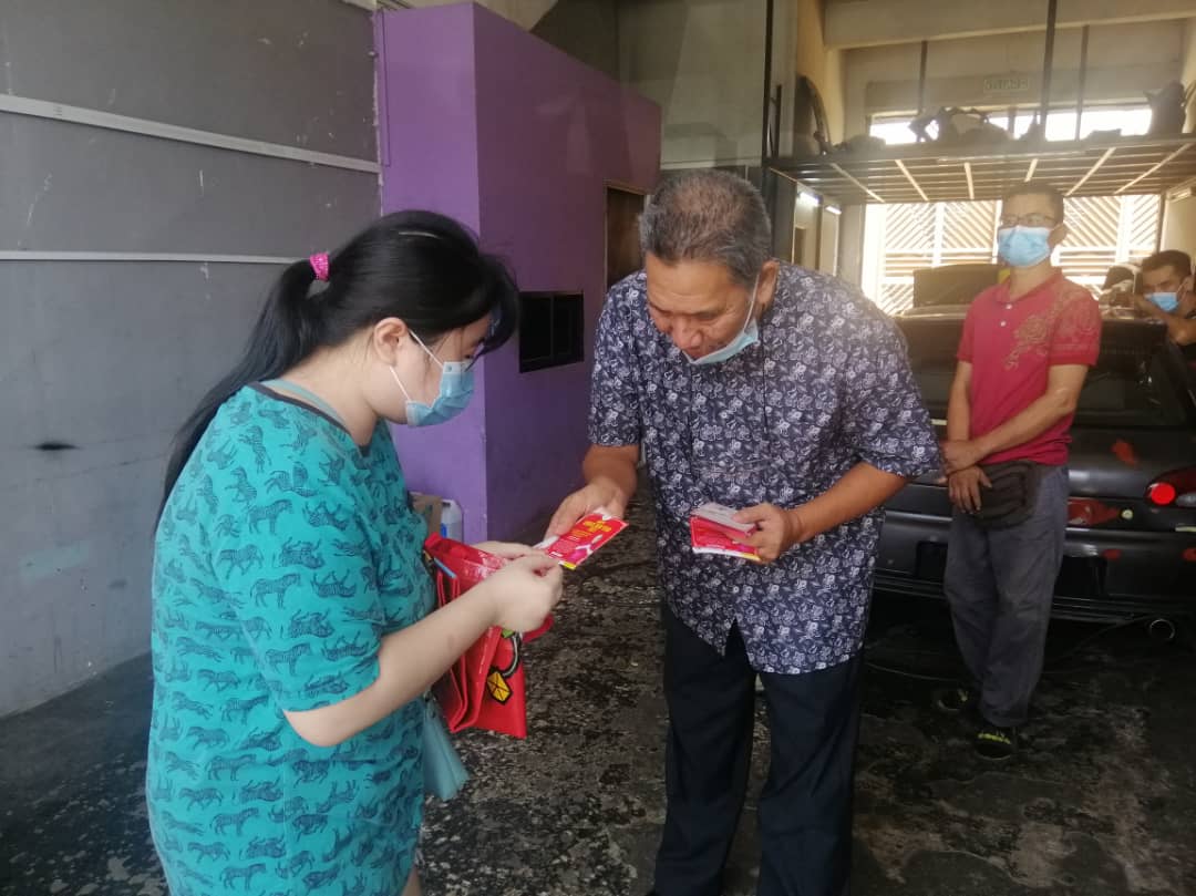 Sumbangan pek kegembiraan CNY