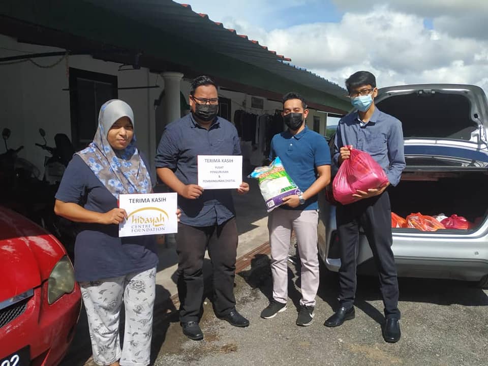 AGIHAN BANTUAN KEPERLUAN MAKANAN KEPADA PARA MUALAF