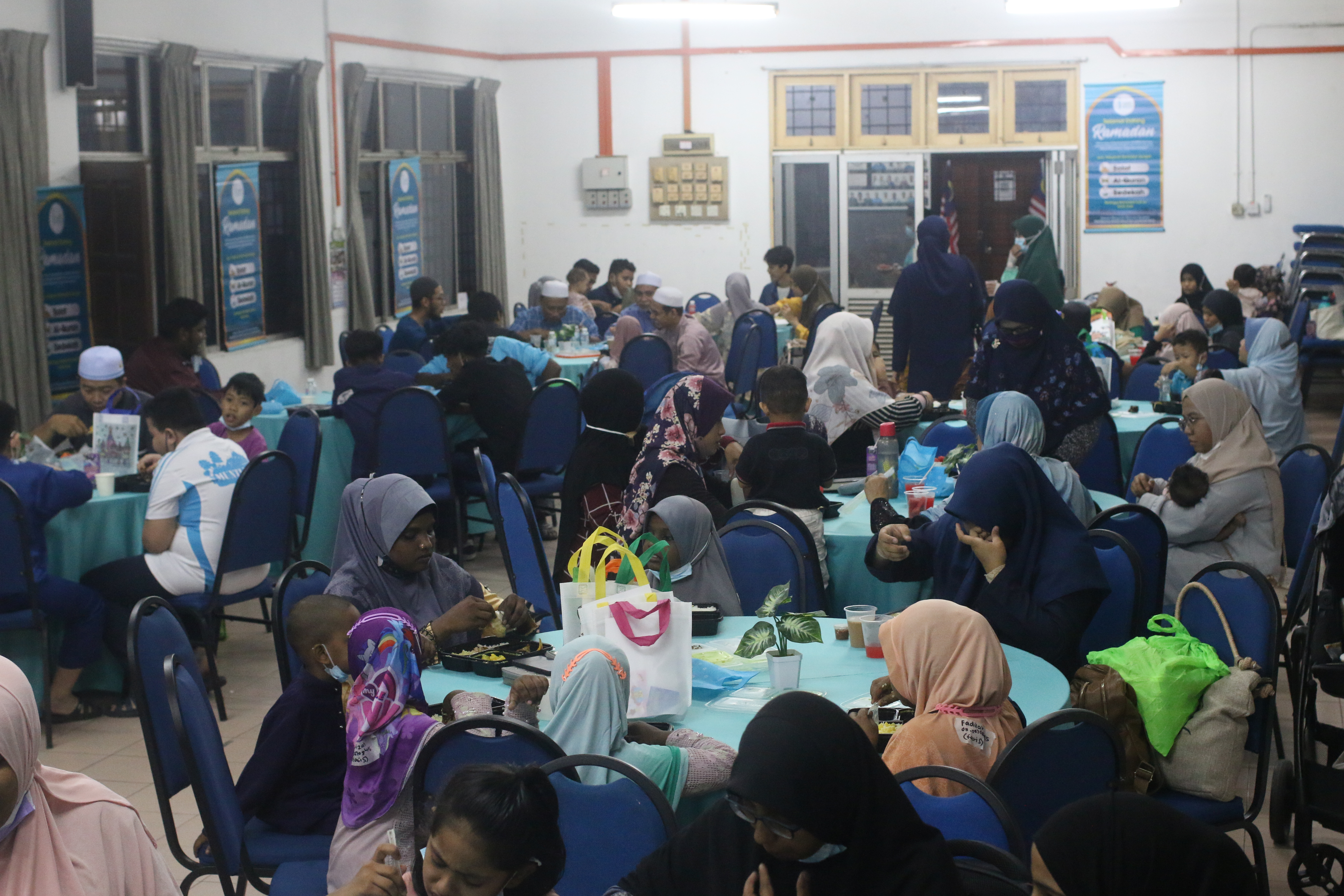 Mualaf Santunan Rakan Hidayah Batu diraikan dalam Majlis Iftar IKRAM Batu 202