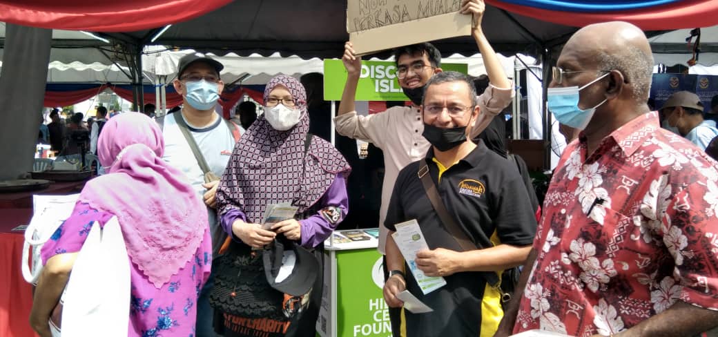 Booth HCF di Aidilfitri @Dataran Merdeka Terima Kunjungan Warga Non Muslim dan Orang Ramai