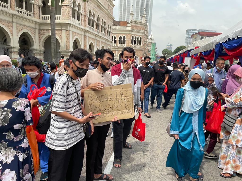 Booth HCF di Aidilfitri @Dataran Merdeka Terima Kunjungan Warga Non Muslim dan Orang Ramai