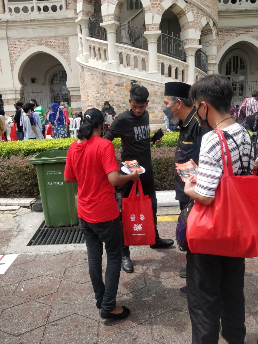 Booth HCF di Aidilfitri @Dataran Merdeka Terima Kunjungan Warga Non Muslim dan Orang Ramai
