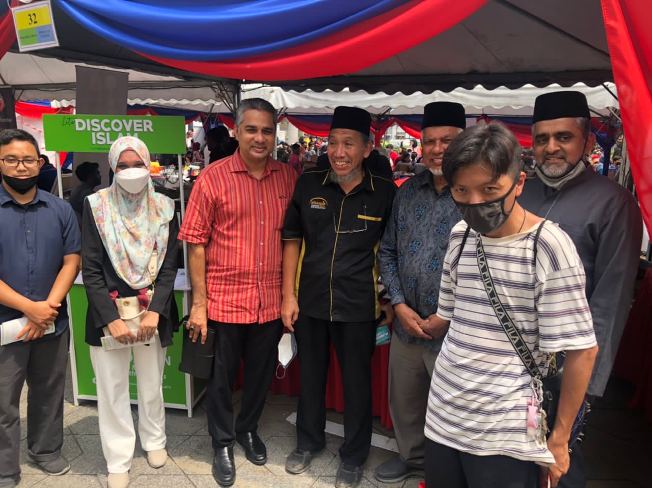 Booth HCF di Aidilfitri @Dataran Merdeka Terima Kunjungan Warga Non Muslim dan Orang Ramai