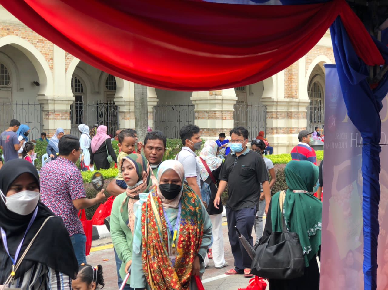 Booth HCF di Aidilfitri @Dataran Merdeka Terima Kunjungan Warga Non Muslim dan Orang Ramai