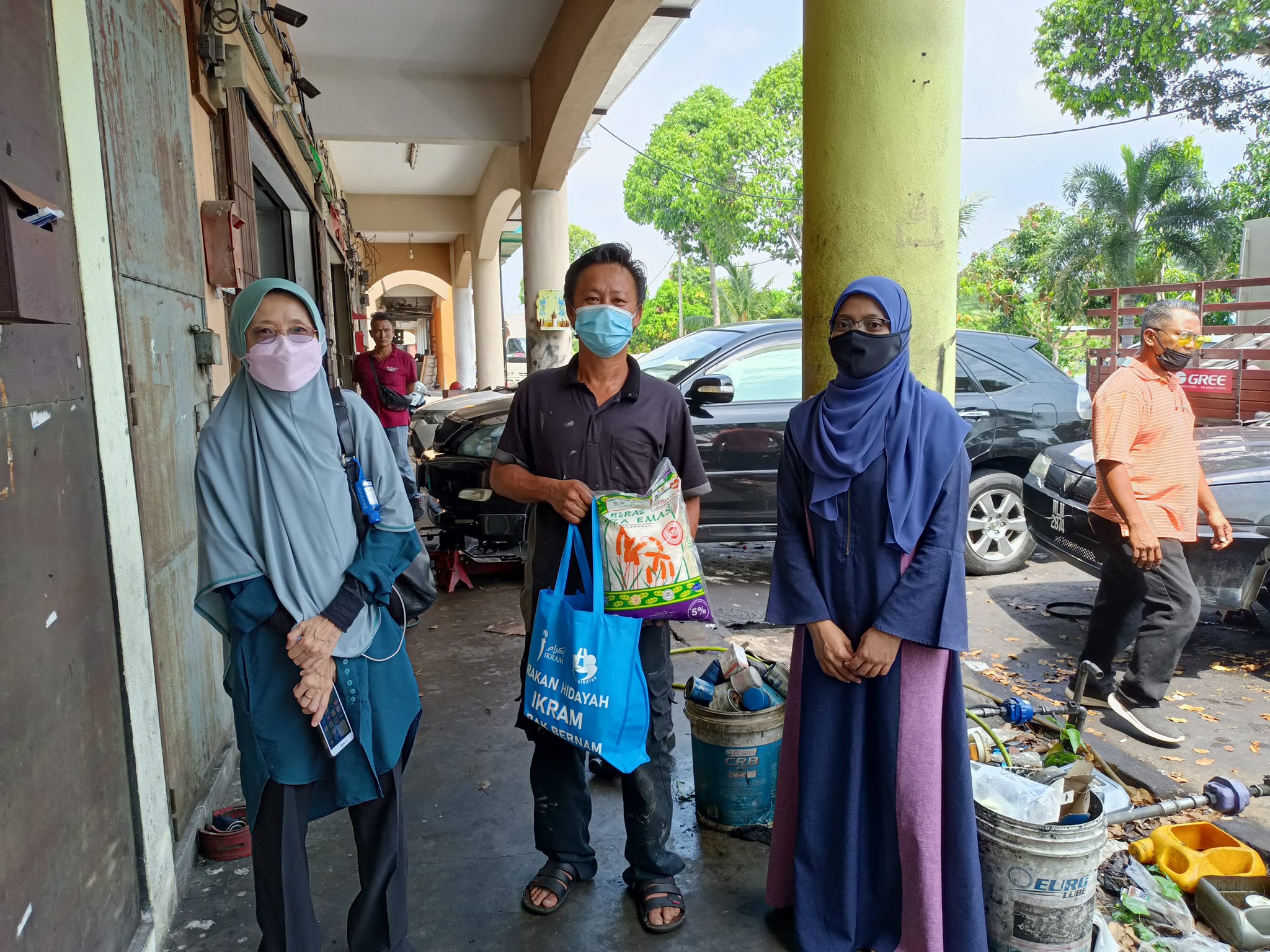 Agihan Buah Tangan kepada Mualaf Sabak Bernam sempena Tahun Baru Cina