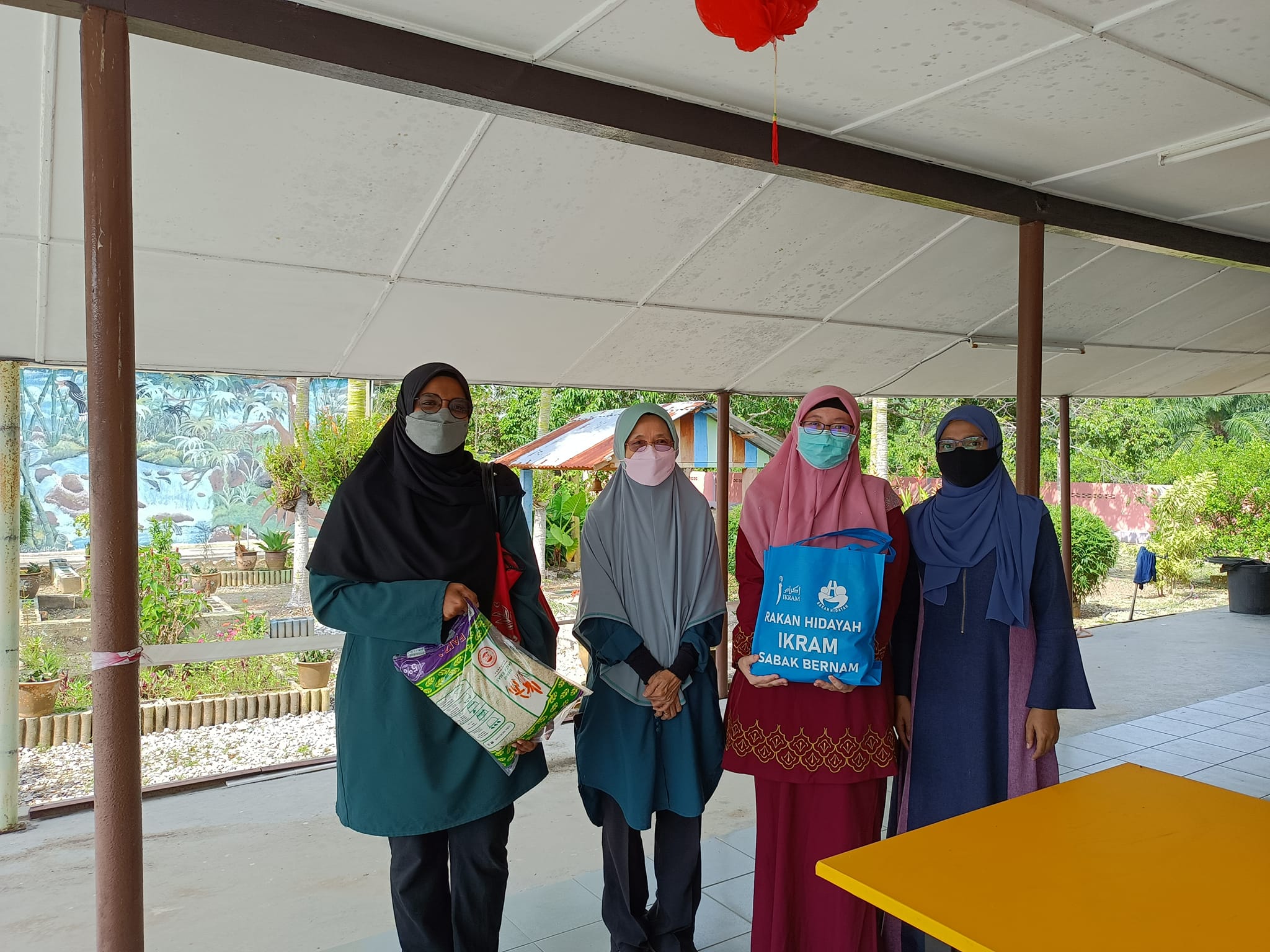 Agihan Buah Tangan kepada Mualaf Sabak Bernam sempena Tahun Baru Cina
