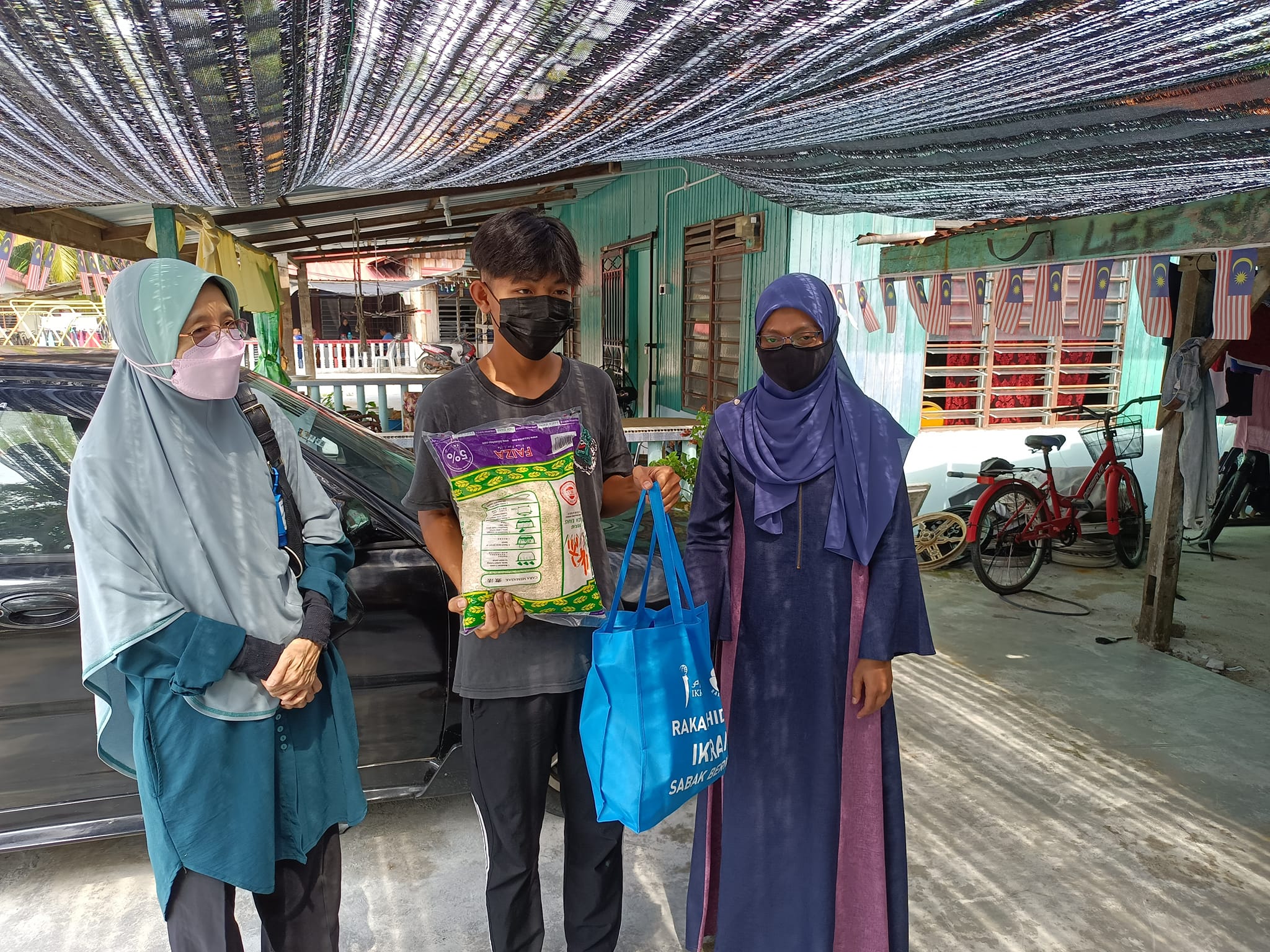 Agihan Buah Tangan kepada Mualaf Sabak Bernam sempena Tahun Baru Cina