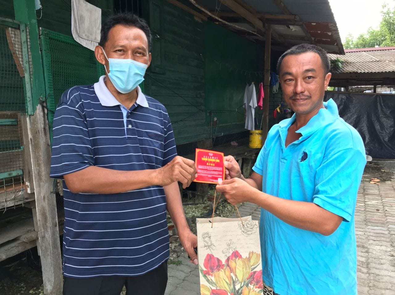 Agihan Buah Tangan kepada Mualaf Sabak Bernam sempena Tahun Baru Cina