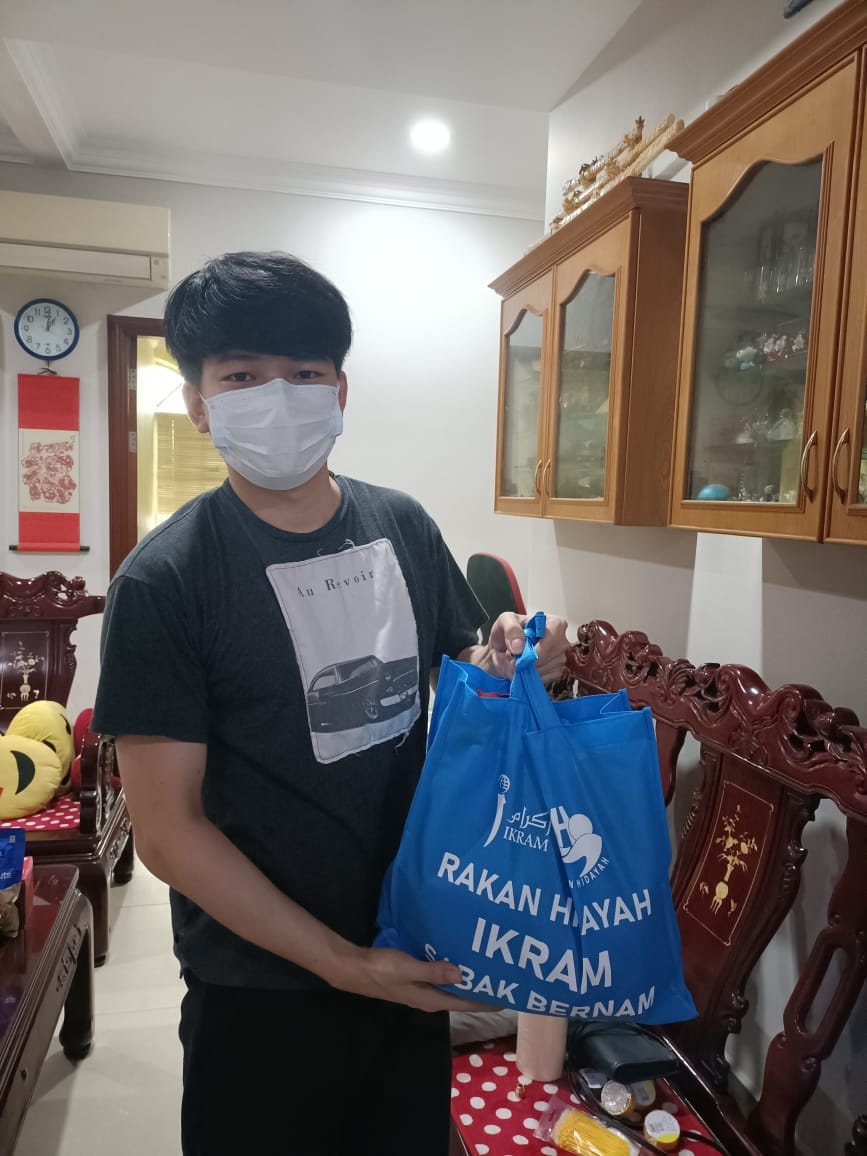 Agihan Buah Tangan kepada Mualaf Sabak Bernam sempena Tahun Baru Cina